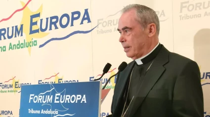 El obispo de Málaga, monseñor Jesús Catalá, en un encuentro informativo