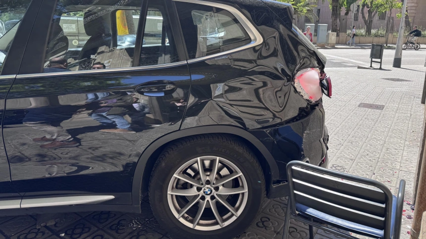 Coche accidentado entre Balmes y Diputación