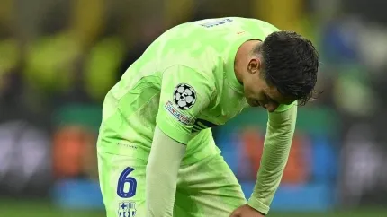 Gavi, cabizbajo, tras la eliminación del Barcelona en Champions League