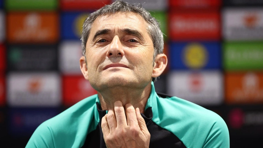 El entrenador del Bilbao, Ernesto Valverde, ofrece una rueda de prensa en Manchester