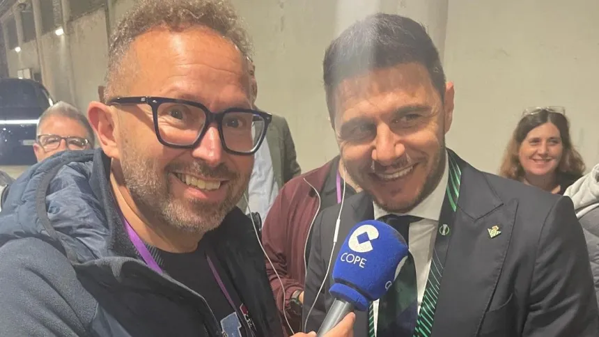 Joaquín atiende a José Manuel Oliva en Florencia