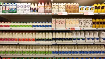 Leche y bebidas vegetales en el supermercado