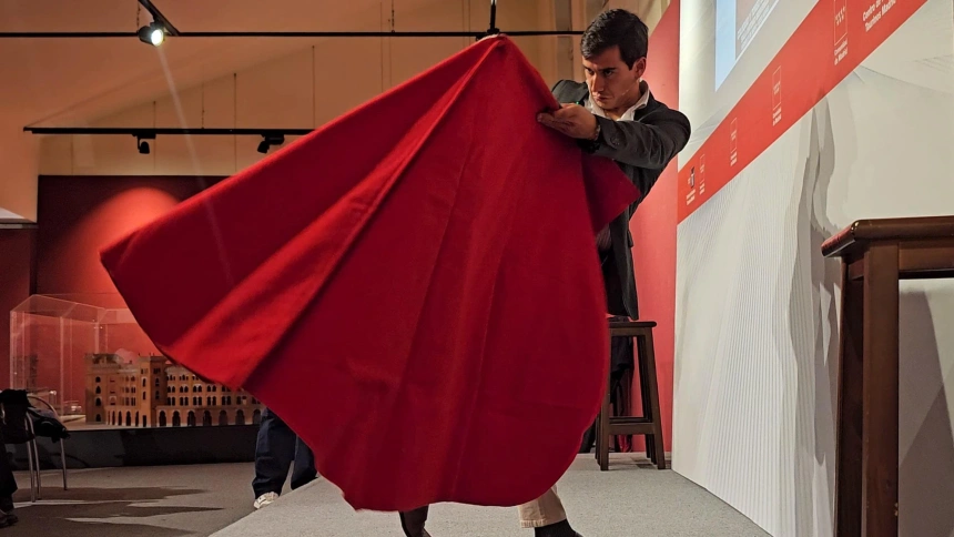 Ismael Martín, durante la actividad de toreo de salón en la Sala Bienvenida de Las Ventas