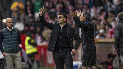 Garitano en El Molinón ante el Deportivo.