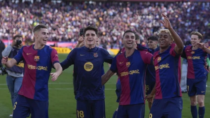 Los jugadores del Barça celebran la victoria ante el Real Madrid