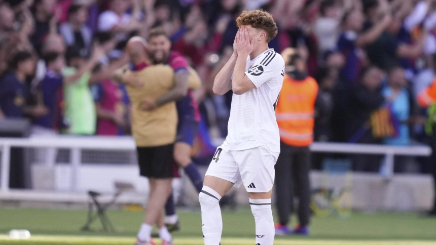 Víctor Muñoz, entre lágrimas tras el pitido final después de la ocasión fallada.