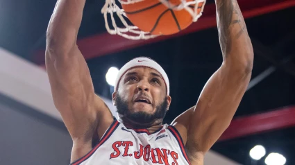 Joel Soriano, el nuevo pívot de Valencia Basket, duirante su etapa universitaria en Saint Johns