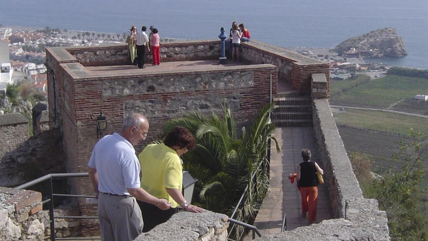 "La alcazaba de Salobreña se va a convertir todos los miércoles de este verano en el escenario de una experiencia única"