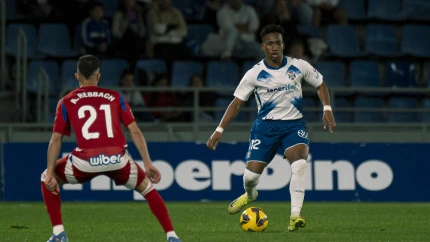 Anthony Landázuri vistiendo la camiseta blanquiazul