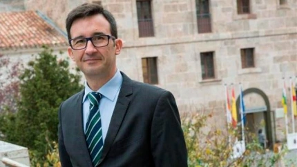 El catedrático de Lengua Española Francisco Carriscondo participa en la difusión de ‘Vocabulario Andaluz’ en los centros educativos