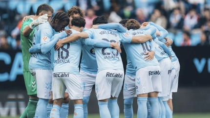 Piña de los jugadores del Celta antes de un encuentro