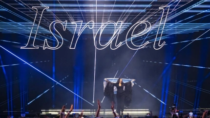 BASEL (Switzerland), 17/05/2025.- Israel's Yuval Raphael takes part in the flag parade during the final at the 69th Eurovision Song Contest in Basel, Switzerland, 17 May 2025. (Suiza, Basilea) EFE/EPA/GEORGIOS KEFALAS