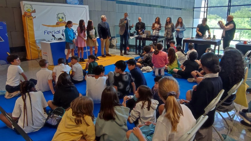 Escucha a Cristina González Zurita (Santa Ana) y a Aitana Maldonado Pedrero (Cardenal Cisneros) leer en directo sus poemas respectivos 'Cambió la estación' y 'Cuando el mundo es bello'