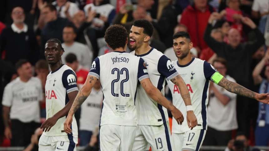 Los jugadores del Tottenham celebran el 1-0 contra el Manchester United