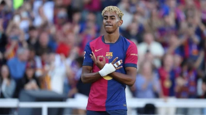 Lamine Yamal (FC Barcelona) celebra tras marcar el primer gol de su equipo durante el partido de La Liga EA Sports entre el FC Barcelona y el Villarreal CF en el Estate Olimpic Lluis Companys el 18 de mayo de 2025 en Barcelona.