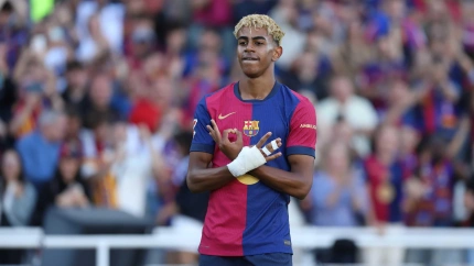 Lamine Yamal (FC Barcelona) celebra tras marcar el primer gol de su equipo durante el partido de La Liga EA Sports entre el FC Barcelona y el Villarreal CF en el Estate Olimpic Lluis Companys el 18 de mayo de 2025 en Barcelona.