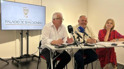 Fulgencio Meseguer firma la compra de la colección Galería del Jerez