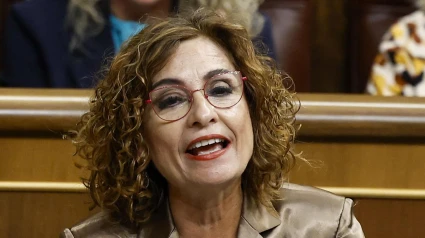 La ministra de Hacienda, María Jesús Montero interviene en la sesión de control al Ejecutivo