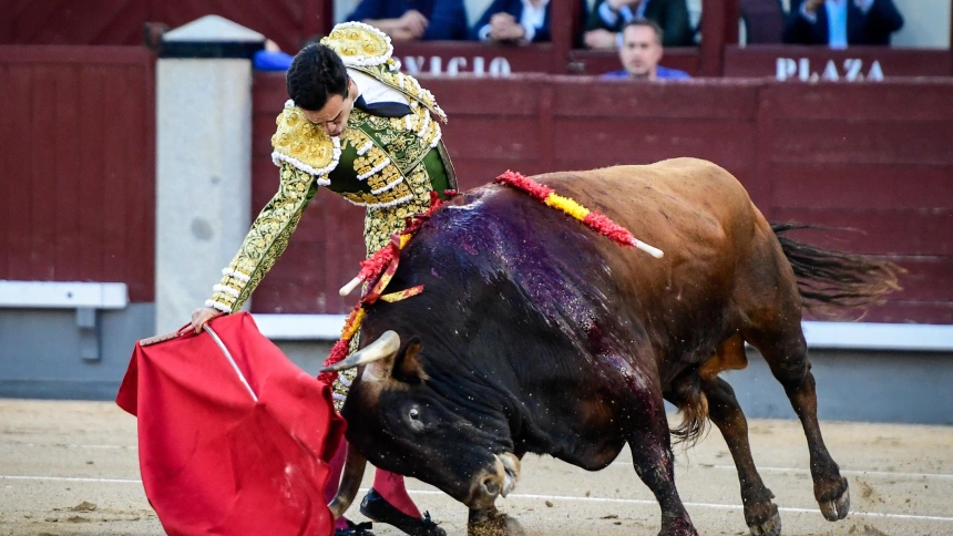 Tomás Rufo ante 'Alabardero' de Victoriano del Río