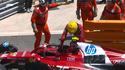 Lewis Hamilton provocó una bandera roja al chocar contra el muro.