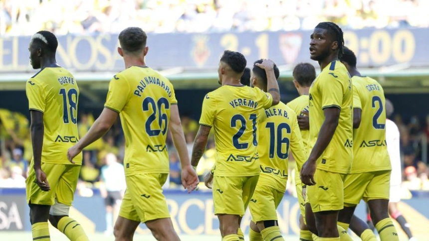 Los jugadores del Villarreal celebran uno de los goles ante el Sevilla