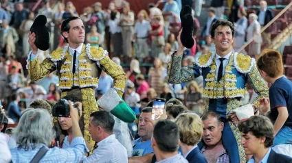 Córdoba, domingo 25 de julio de 2025. Juan Ortega y Roca Rey salen a hombros