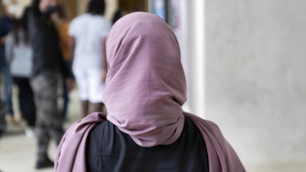 Junts propone que se prohíba en las escuelas de Cataluña el velo islámico y que se prohíba el burka y el niqab en los espacios públicos.