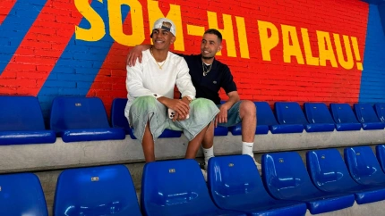 Fotografía de alegría entre Lamine Yamal y su padre tras la renovación del contrato del jugador hasta 2031