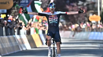 Nico Denz celebra su victoria en la 18ª etapa del Giro de Italia