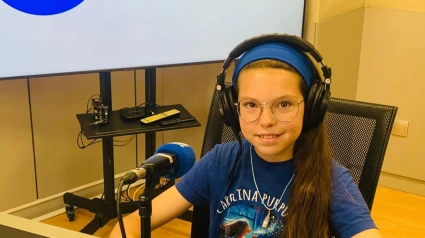 Isabel, coautora de Carolina Purpurina Brillantes aventuras de gira, recala en la Feria de Valladolid con un misterio inspirado en el Pisuerga que busca fondos para investigar la leucodistrofia que padece su hermana
