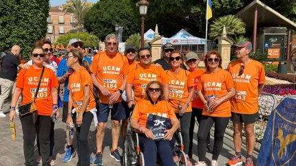 Nuestra invitada junto a miembros de 'AMDEM', la Asociación Murciana de Esclerosis Múltiple