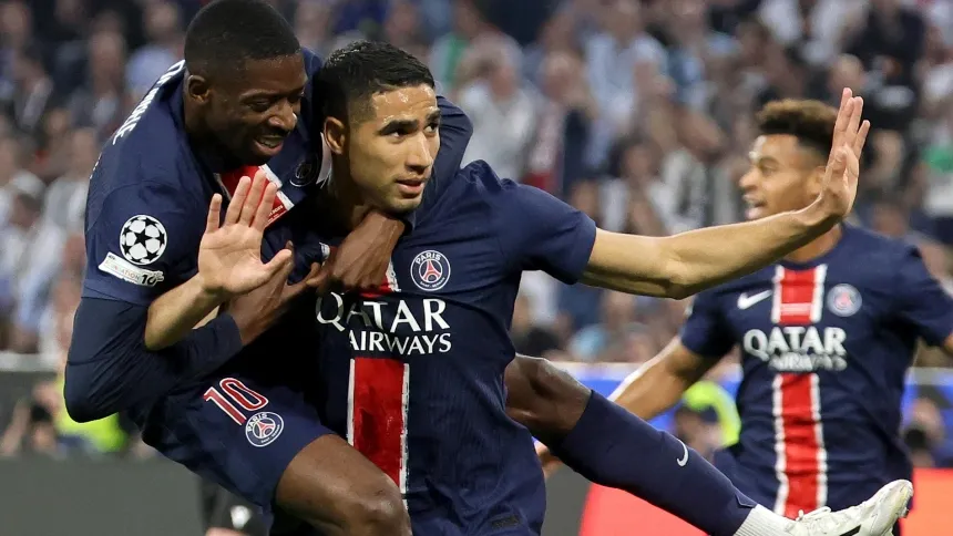 Achraf Hakimi celebra su gol en la final de la Liga de Campeones entre el PSG e Inter