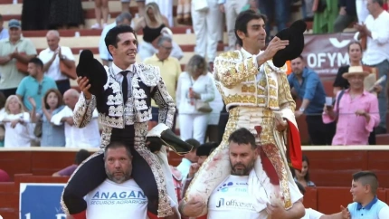 Talavante y Perera, a hombros en el coso sanluqueño de El Pino