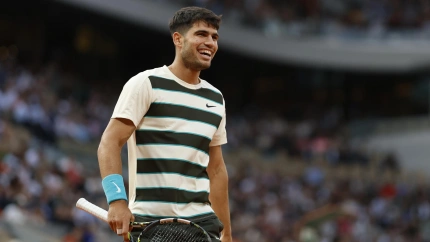 Carlos Alcaraz celebra un punto ante Tommy Paul