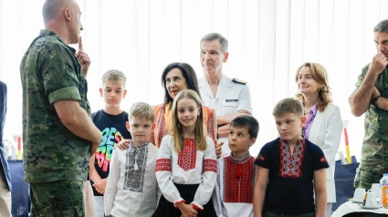 La ministra de Defensa, Margarita Robles, visita a familiares de militares ucranianos