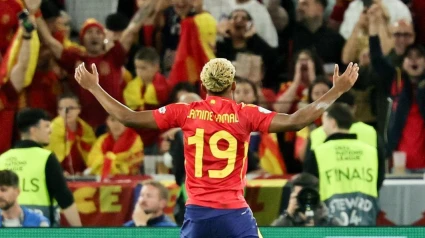 Lamine Yamal celebra el 3-0 de España contra Francia