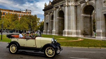 Los coches antiguos toman las calles de Madrid