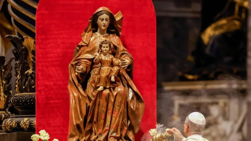 "La maternidad de María, a través del misterio de la cruz, dio un salto impensable"