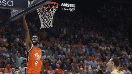 Montero sonríe después de burlar la defensa del Laguna Tenerife