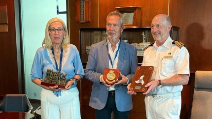 Hace escala por primera vez en el Puerto de Motril el crucero Aurora