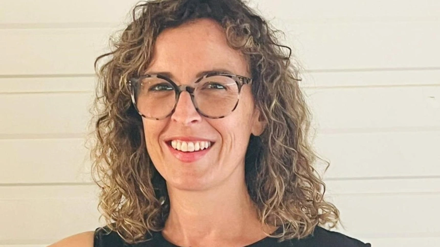 Clara Mayans Torres, nueva directora insular de la Administración General del Estado en MenorcaClara Mayans Torres será la nueva directora insular de la Administración General del Estado (AGE) en Menorca, en sustitución de Isabel López Manchón, que cesó en abril para incorporarse a su plaza laboral en el sector público sanitario.POLITICA DELEGACIÓN DEL GOBIERNO EN BALEARES