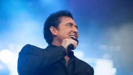 P8W3X4 P8W3X4 Edinburgh, Scotland. UK. 13 July. Il Divo performs as part of UK Tour 2018 in the Edinburgh CastleOs Esplanade on 13 July 2018. Pictured: Carlos Marin. Photo: Pako Mera/Alamy Live News.
