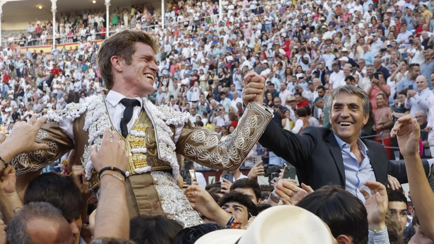 Madrid, domingo 15 de junio de 2025. Borja Jiménez abre la Puerta Grande