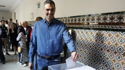 Imagen de archivo. Pedro Sánchez votando