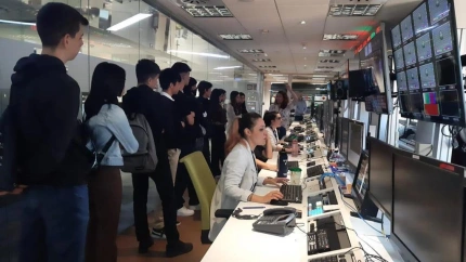 Estudiantes visitan una empresa audiovisual para conocer el día a día de los profesionales