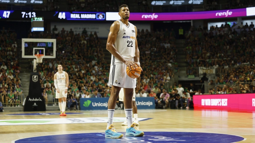 El pívot del Real Madrid Edy Tavares durante el cuarto partido de semifinales de la Liga Endesa que Unicaja Málaga y Real Madrid