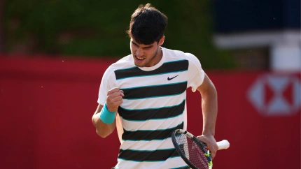 Carlos Alcaraz celebrando un punto en Queen's