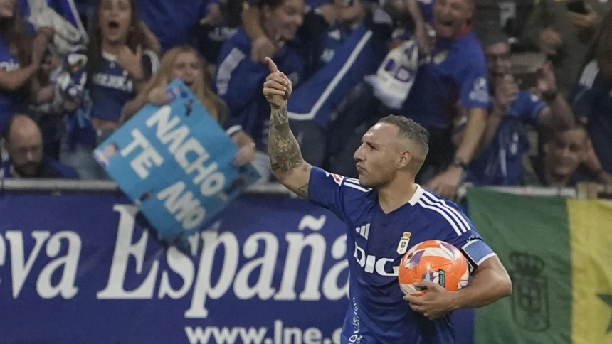 La alegría de Santi Cazorla en el micrófono de COPE tras el ascenso del Oviedo