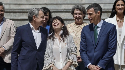 La ministra de Igualdad se desternilla ante los comentarios de Zapatero y Sánchez