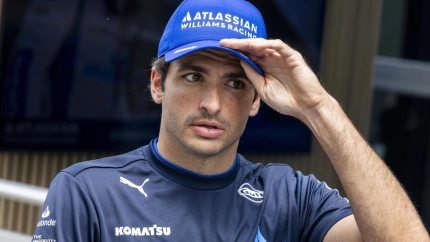 Carlos Sainz llegando a un circuito